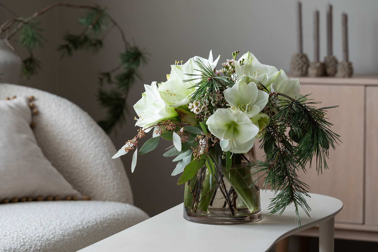 Julebukett med hvite amaryllis